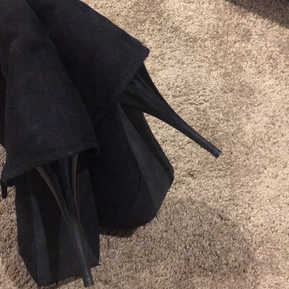 Candie’s Booties - Picture 3 of 3